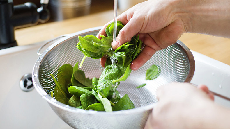 washing-salad